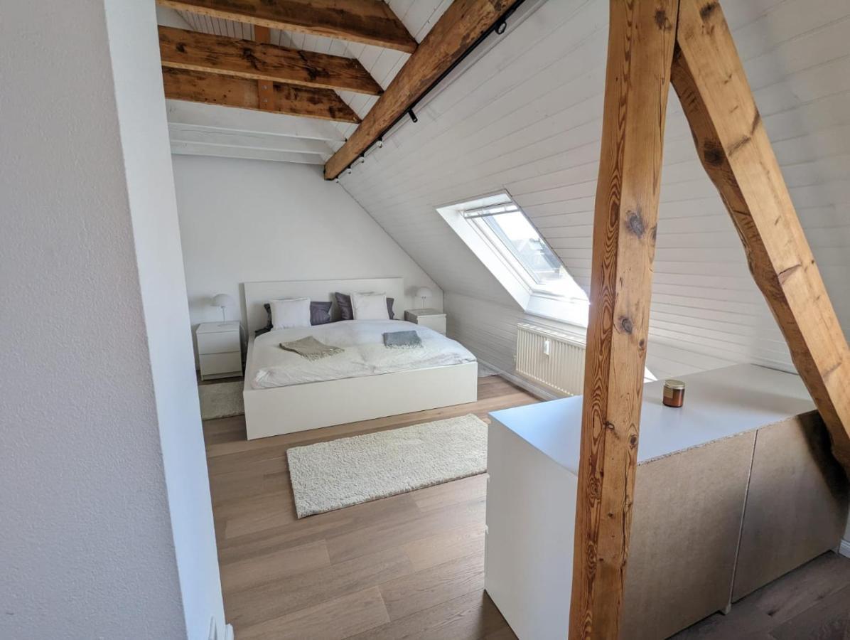 Helles Dachgeschoss-Appartement クレーフェルト エクステリア 写真