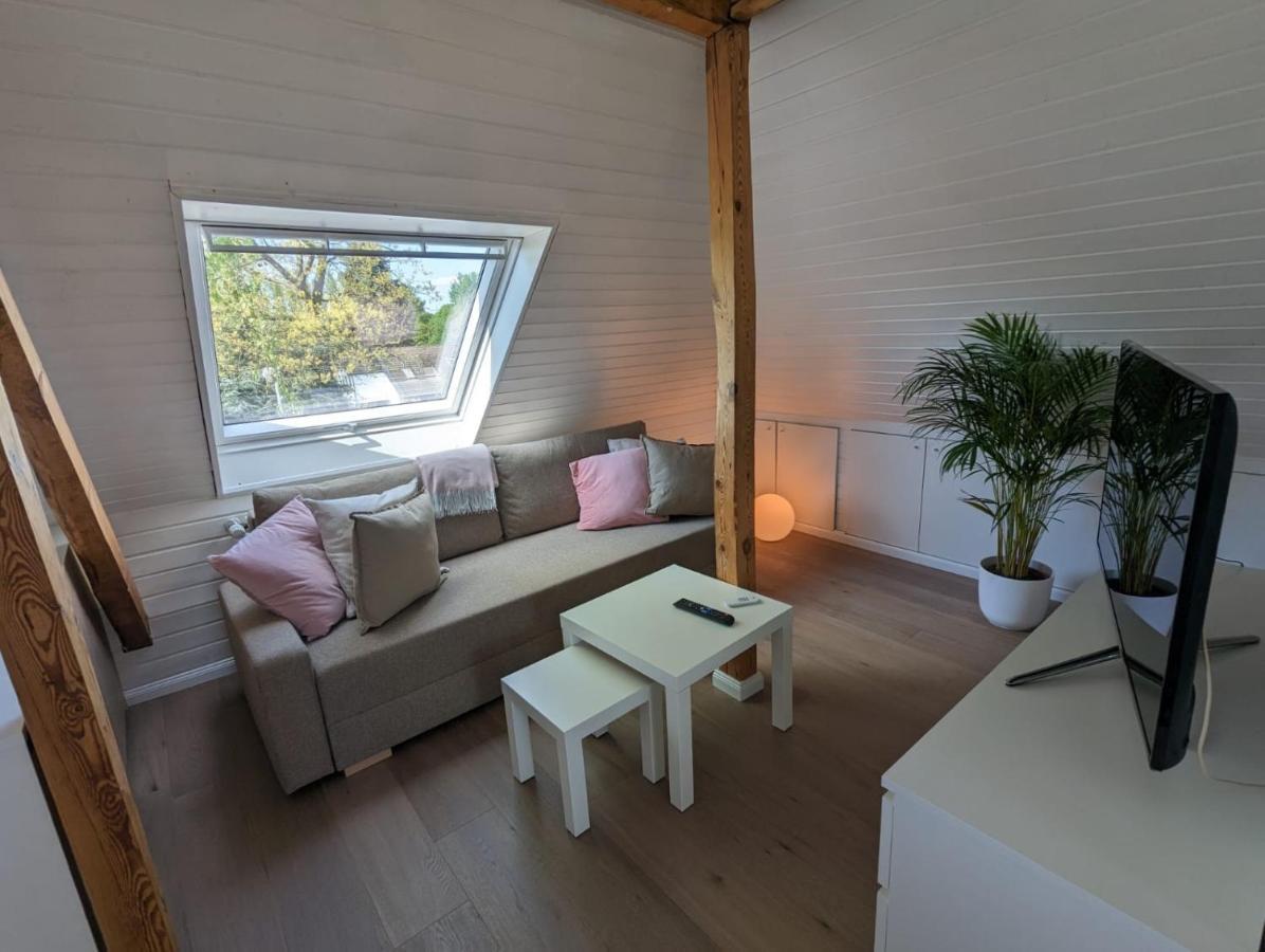 Helles Dachgeschoss-Appartement クレーフェルト エクステリア 写真