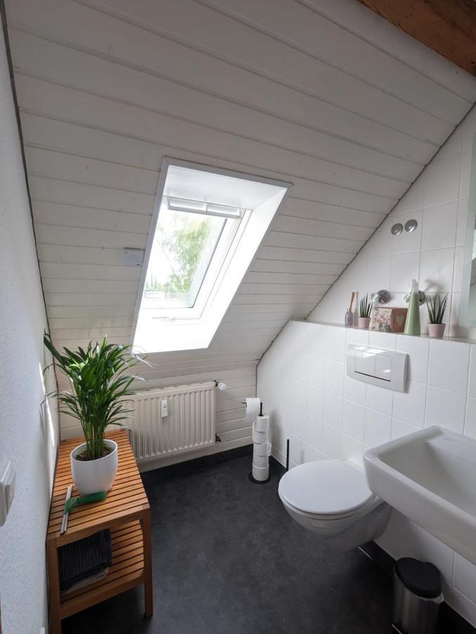 Helles Dachgeschoss-Appartement クレーフェルト エクステリア 写真